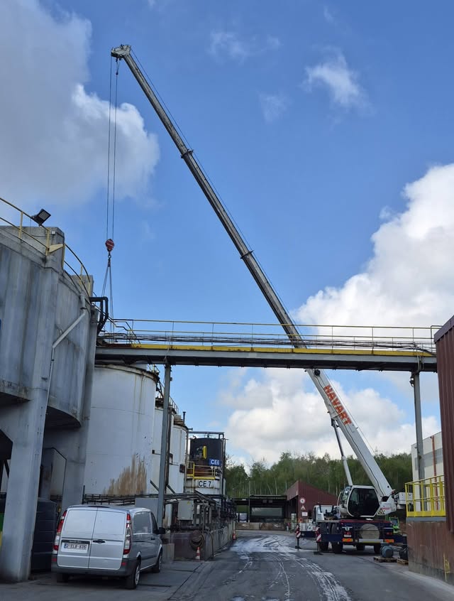 Levage industriel lors de l’upgrade d’un agitateur de cuve par CJM & FILS