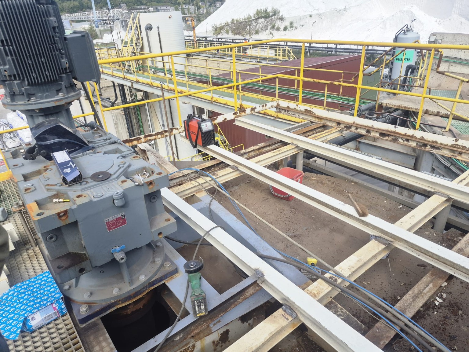 Rénovation de la structure métallique industrielle — étape 10